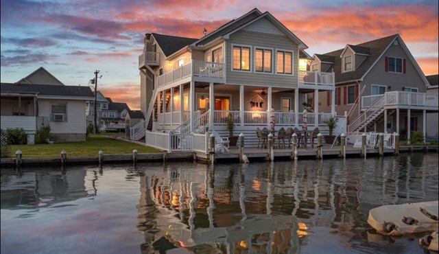 On canal 50ft dock, Bay view, 1 mile to the beach