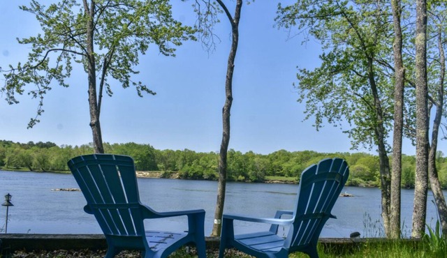 Our Maine Happy Place: Tranquil riverfront home with a wicked good view!
