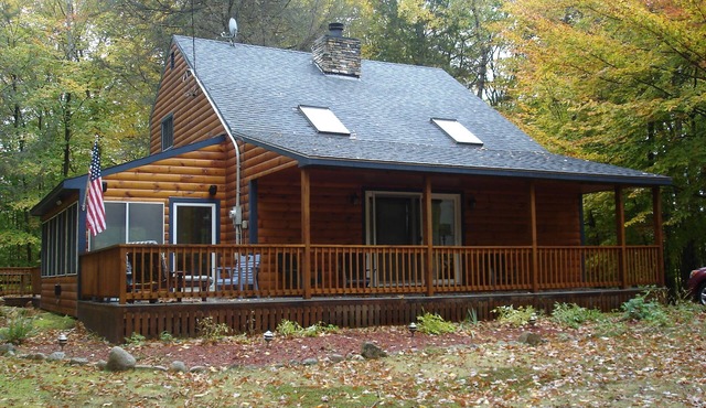 Outstanding Pet Friendly Family Retreat on Frye Island in Sebago Lake sleeps 7
