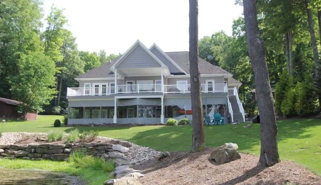 Over 4800+ sqft. Lakefront Retreat-Sleeps 13 Lake is FULL AGAIN! Come and enjoy the beautiful LAKE!