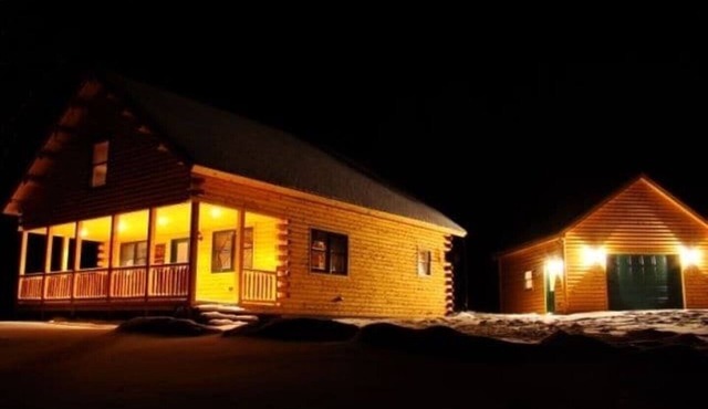 Owl's Nest- Beautiful, spacious log home, sleeps up to 8, pet friendly
