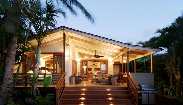 Paia Inn - 3 Bedroom Ocean Front Beach House