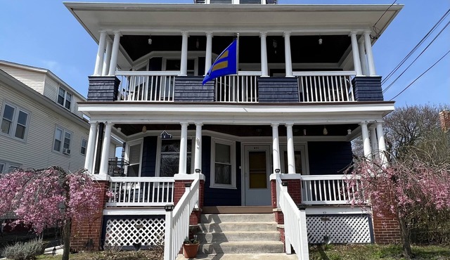 ParkView Apt. has 3 bedrooms, sleeps 13, with a great porch view. RE.00261-STR