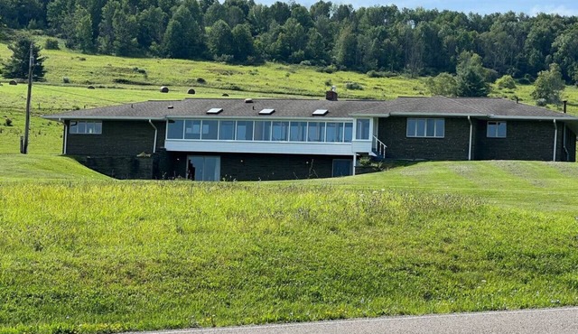 Pastoral 2BDR near Trails | Firepit + Game Room