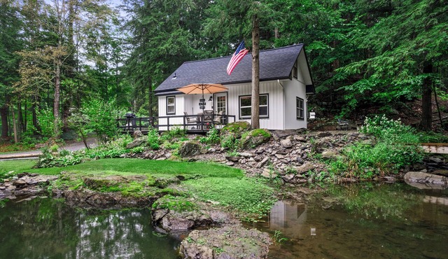 Peaceful 2-bedroom, 1-bath cottage with private waterfall on a spring fed creek.