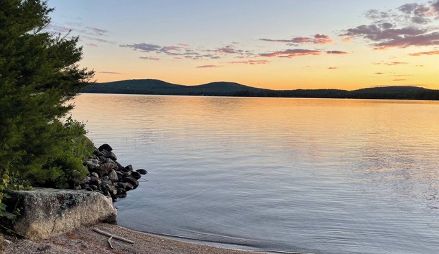 Peaceful cabin on Branch Lake near Acadia National Park