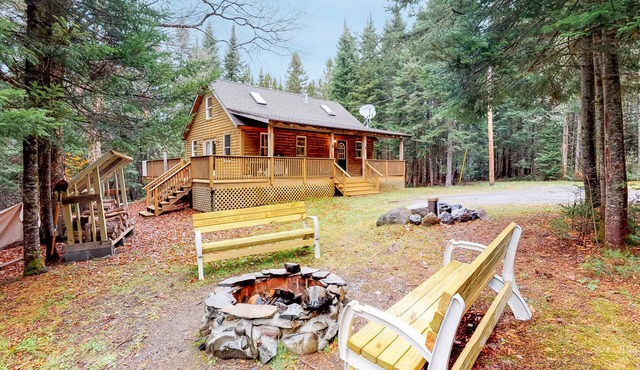 Peaceful Dog-Friendly Cabin with Large Yard, Deck, & Firepit - Close to the Lake