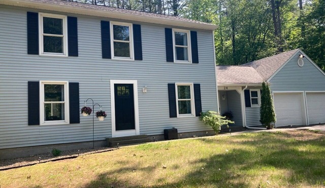 Peaceful Home 5 miles away from Saratoga Springs & right on McGregor Golf Course