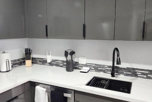 Peaceful Midtown Apartment with Gym and Parking