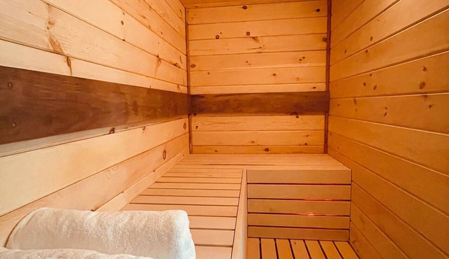Peaceful space in the country. Deck&private indoor sauna. Surrounded by nature!