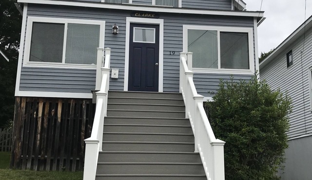 Peaks Island Cottage with beautiful view of Whitehead passage
