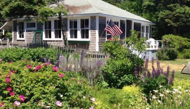Pemaquid Point Cottage-Cliff Road-Fireplace-2 minute walk to Lighthouse-Pets ok