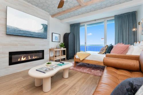 Penthouse Oceanfront Studio VR + Mural + Minibar