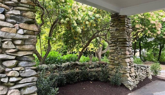 Perfect 4-bedroom/2 bathroom house with AC in charming Narragansett