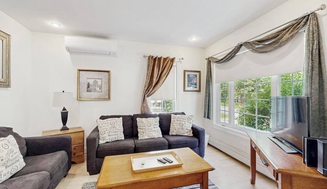 Perfect Cottage Near Downtown & Glen Mary Park w/Full Kitchen, Free WiFi, More