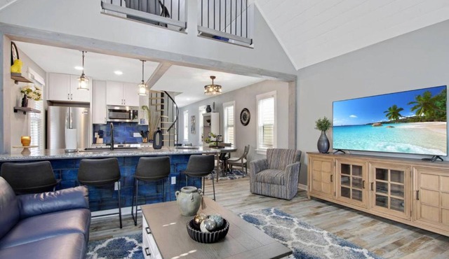 Perfect Vacation Cozy Lancaster Village Bungalow