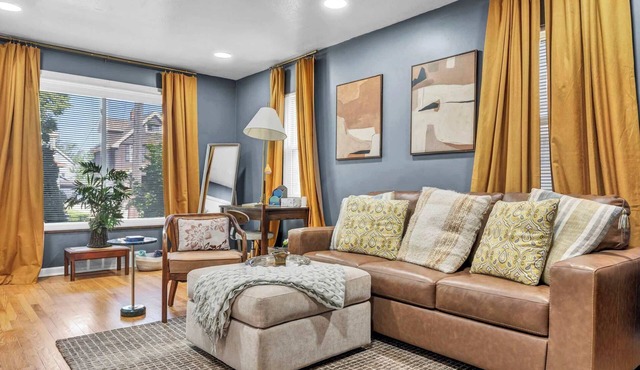Pet-Friendly Home - Sleeps 6 - Walkable Lakewood
