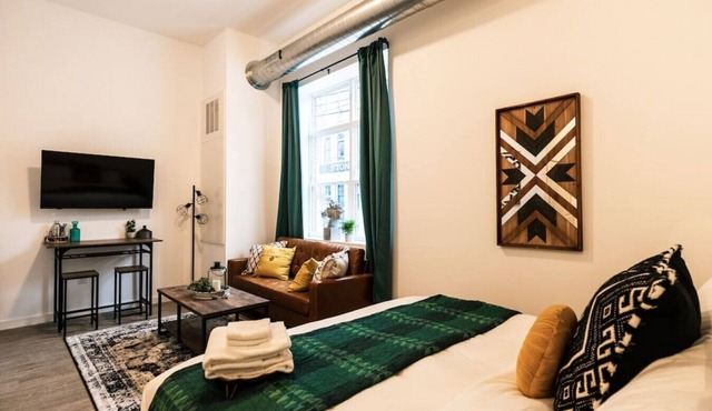 Pet Friendly North Shore Studio w/Fitness Center