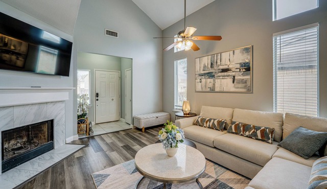 Pet Friendly! Renovated Arlington Home Near AT&T