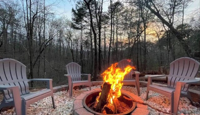 Pet-Friendly Sunset View 1 Level Cabin Private Hot Tub Mountain Views Fiber