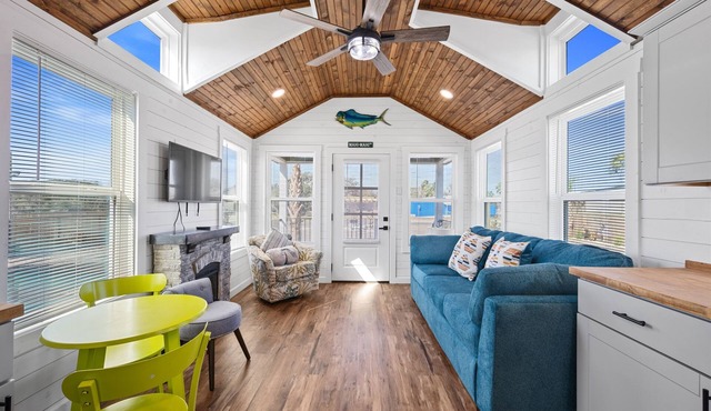 Pet-Friendly Tiny Home Near Beach & Marinas