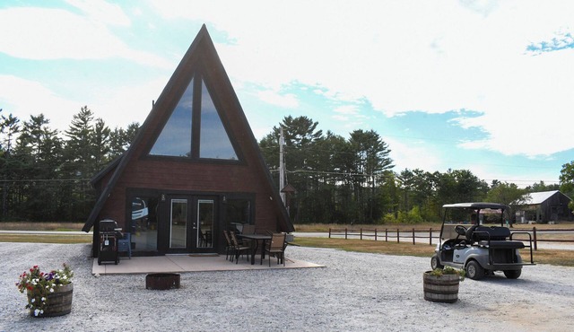 Picturesque Mountain Views, Direct Snowmobile & ATV trail access. 30 minutes to Sunday River and Black Mountain of Maine.