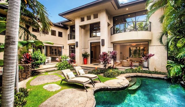 Pili Pono by Gather: Elegant Honolulu Retreat w/Pool & Private Oasis