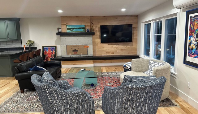 Pine Point Beach's Crown Jewel-New 4 BR, 3 BA, 3 deck Beach House with hot tub