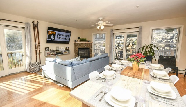 Pleasant Mountain Slope side Chalet! Moose Pond 3 bed 2.5 baths
