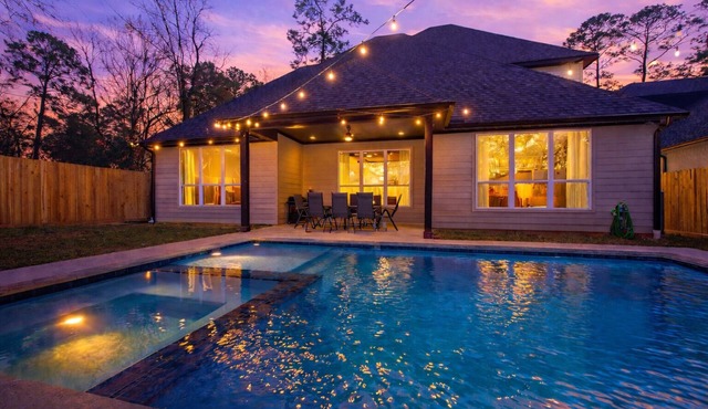 Pool/Jacuzzi Fun + Gameroom + Community Amenities