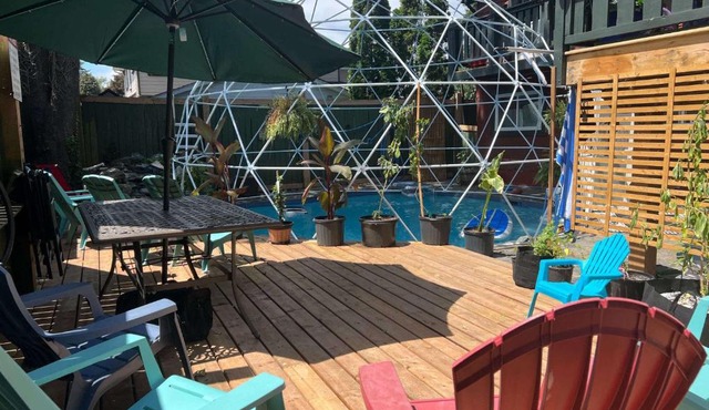 Poolside Hideaway Heated Pool All Year Ideal for Groups Sleeps 6 plus