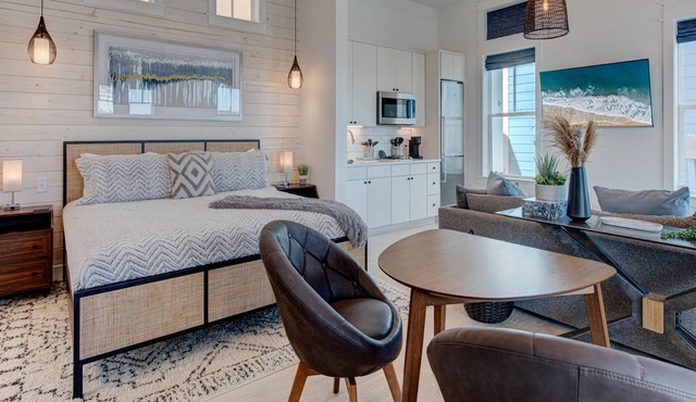 Port-A Hideout - Immaculate Interior, Quick Stroll to the Sand!