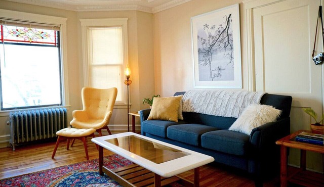 Port City Nest: Beautiful 2bd w/Balcony & Parking