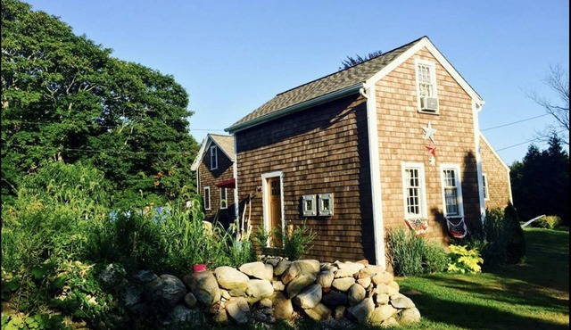 Potters Pond Cottage, walk to East Matunuck, Oyster bar, close to URI