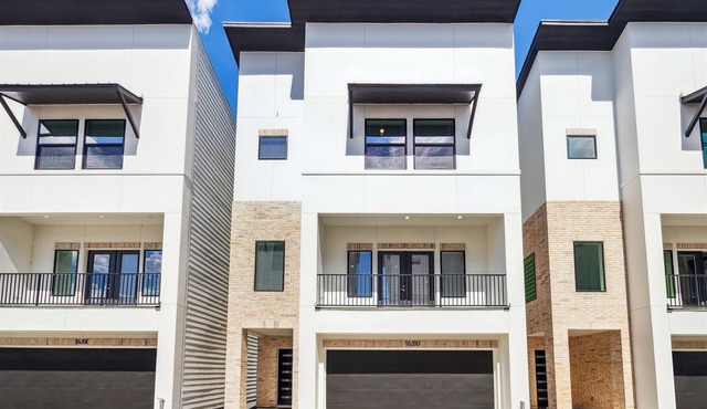 Premium New Construction 3-bedroom - 15 Min to Downtown