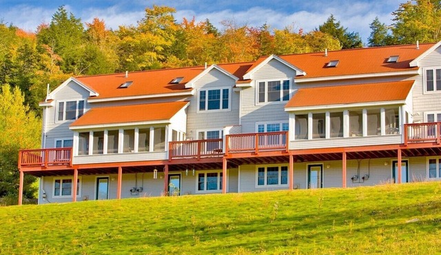 Price reduction-Skier's studio apartment with hot tub! .