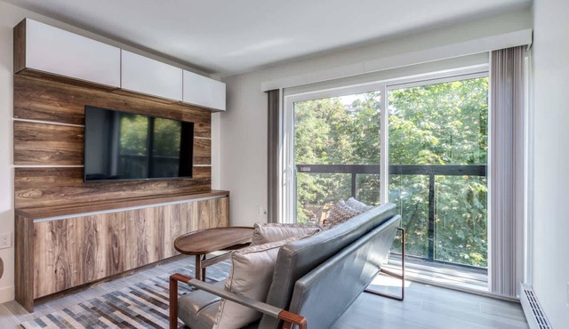 Prime Downtown West End | Quiet 2BR Retreat