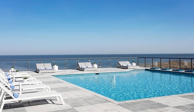 Prime Location! 4 Relaxing Units, Pool, Fitness, Minutes to Virginia Beach