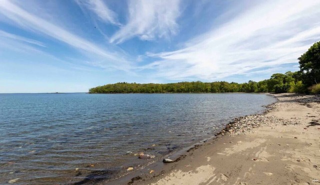 Private Beach mins to Camden