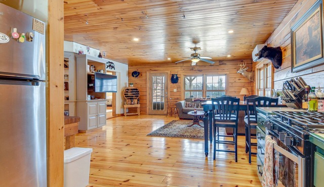 Private Bethel Cabin w/Covered Deck: 5 Mi to Town