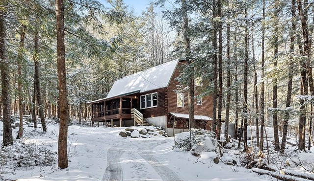 Private cabin on 3Acres with private hot tub! Lake access, Skiing, Snowmobiling!