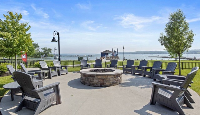 Private Condo | CDGA Lake | Seasonal Hot Tub/Pool