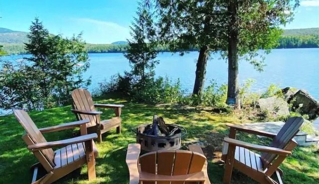 Private & Cozy lakeside cabin with A+ lake views