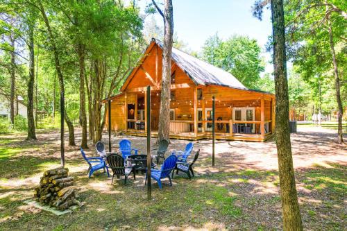 Private Hot Tub: Luxe Cabin in Broken Bow!