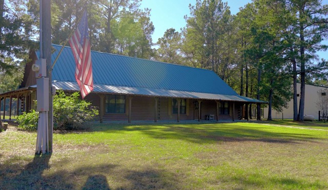 Private Indoor Pickleball Lodge - Sleeps 14, Gym, Firepit & Playground