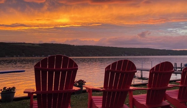 Private Keuka Lakefront Classic Near Wineries