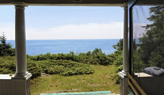 PRIVATE OCEANFRONT RETREAT - enjoy the peace and quiet of an historic Maine home in Harpswell
