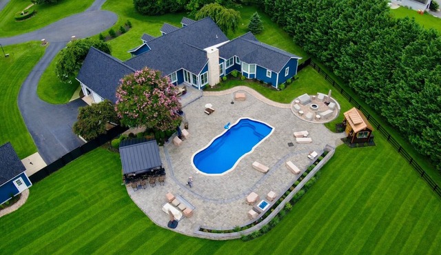 Private Pool Spacious and Clean Beach House and Estate