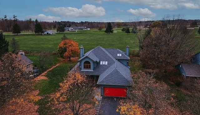 Private residence on the golf course; walking distance to Cornell University.
