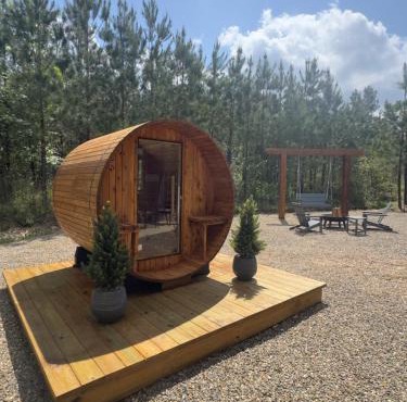 Private Romantic HotTub, Soaking Tub, King Bed